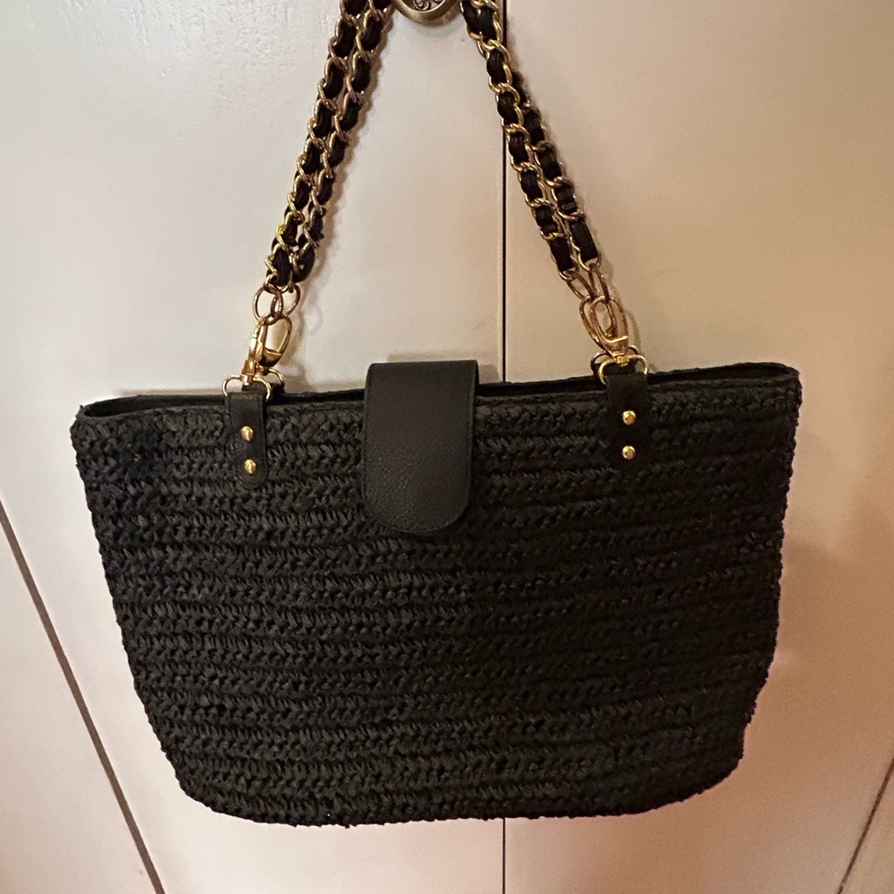 Global Glamor Fashion, black straw bag.